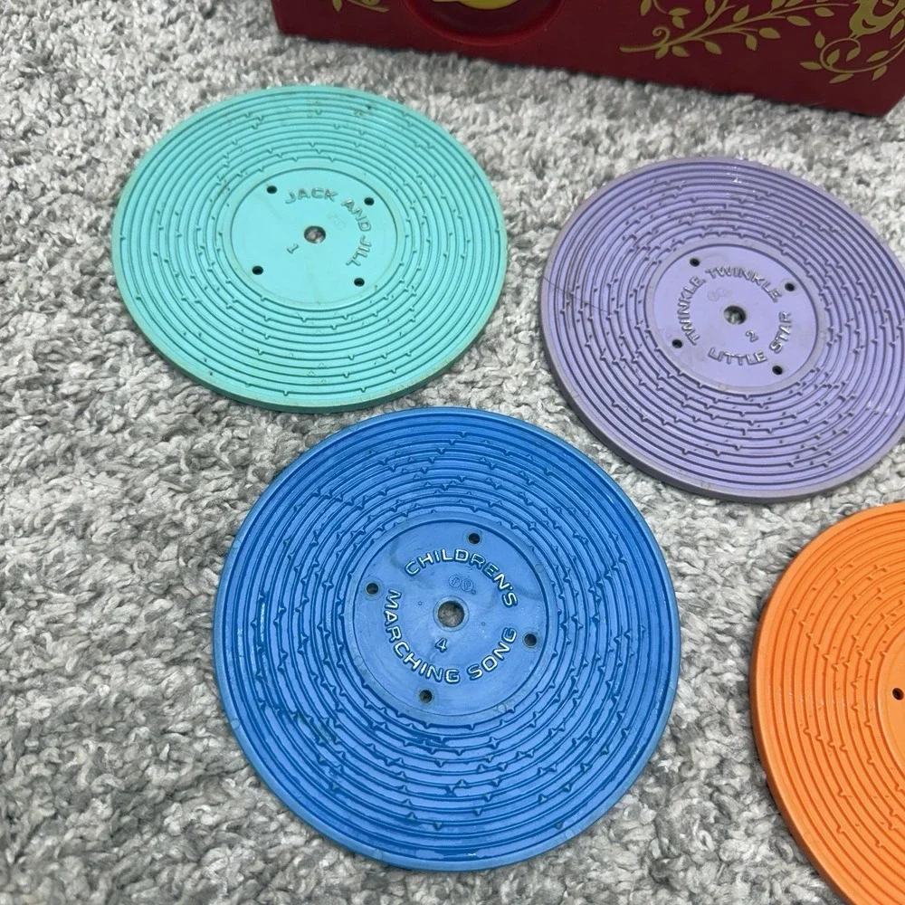 Vintage 1971 Fisher Price Music Box Record Player Toy 5 Record Disks 995 Works